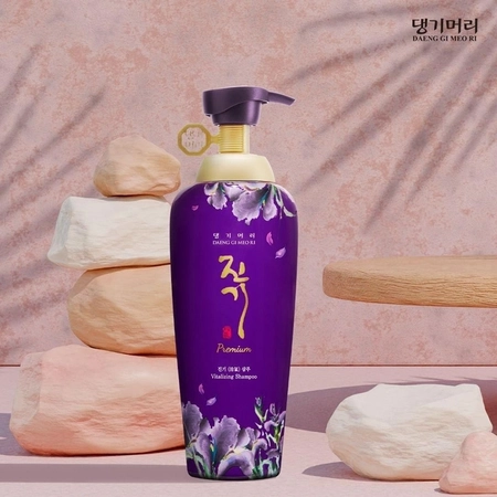 DAENG GI MEO RI  Vitalizing Premium Shampoo - Преміальний відновлюючий шампунь для ослабленого волосся, 500 мл.