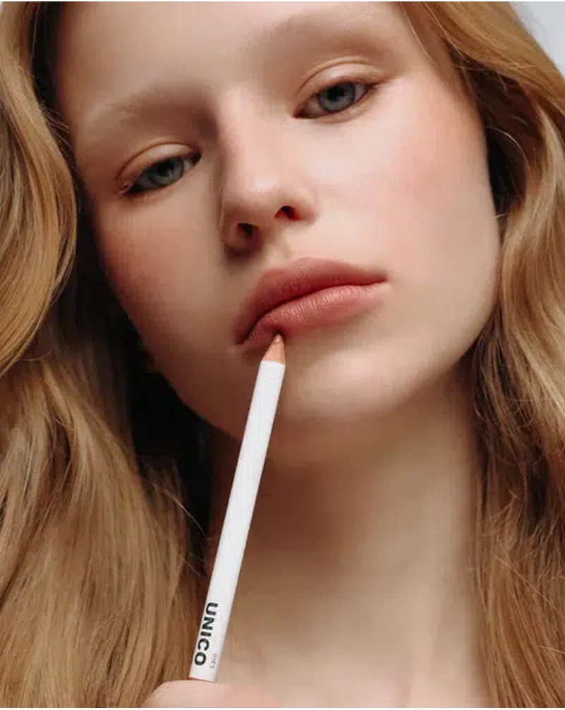 Карандаш для губ UNICO Lip Pencil With Peptides Naked